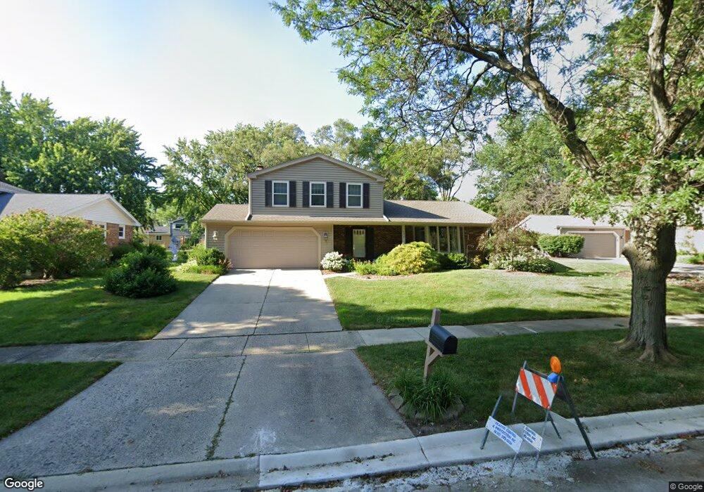 525 Menominee Ln, Naperville, IL 60563 - photo 1