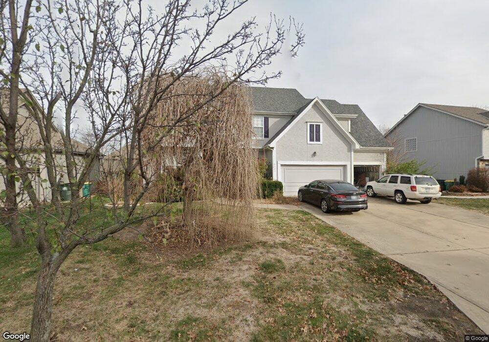 5327 Roundtree St, Shawnee, KS 66226 - photo 1