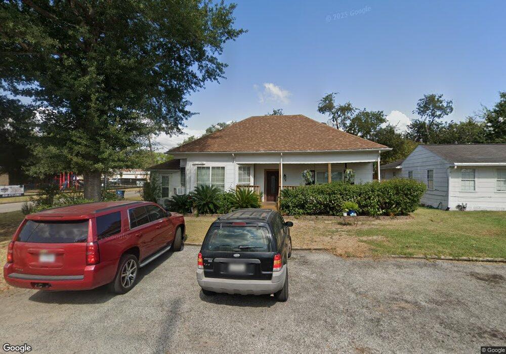 2418 Cherry St, Waller, TX 77484 - photo 1