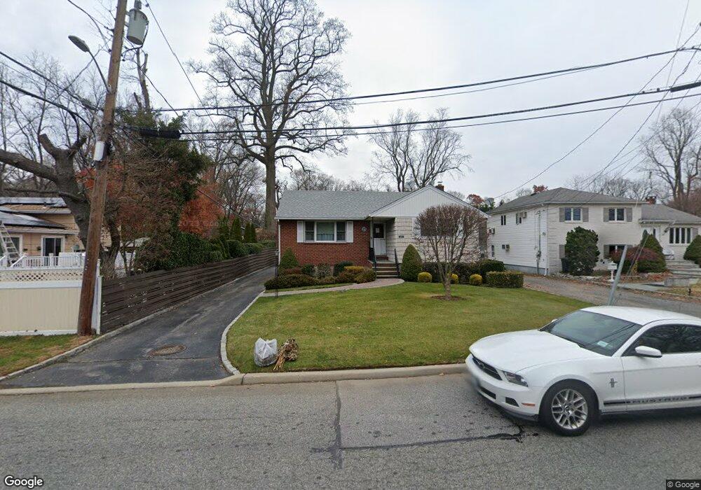 142 Woolsey Ave, Glen Cove, NY 11542 - photo 1