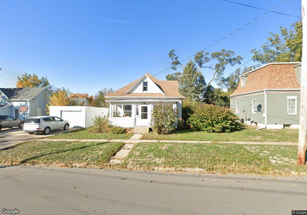 413 E 3rd St S, Newton, IA 50208 - photo 1