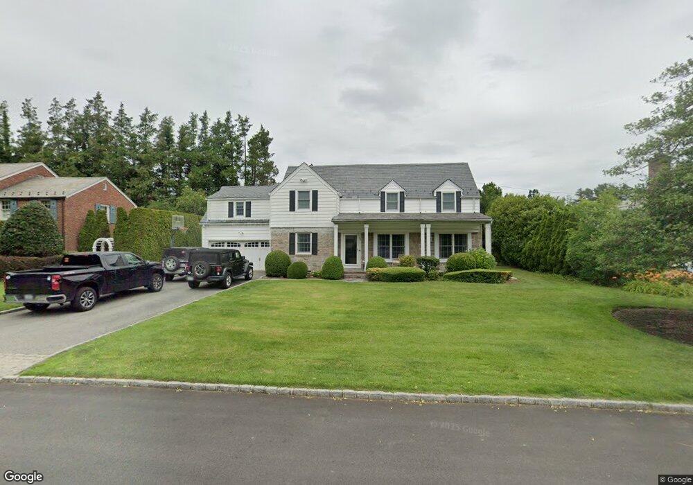 81 Trumbull Rd, Manhasset, NY 11030 - photo 1