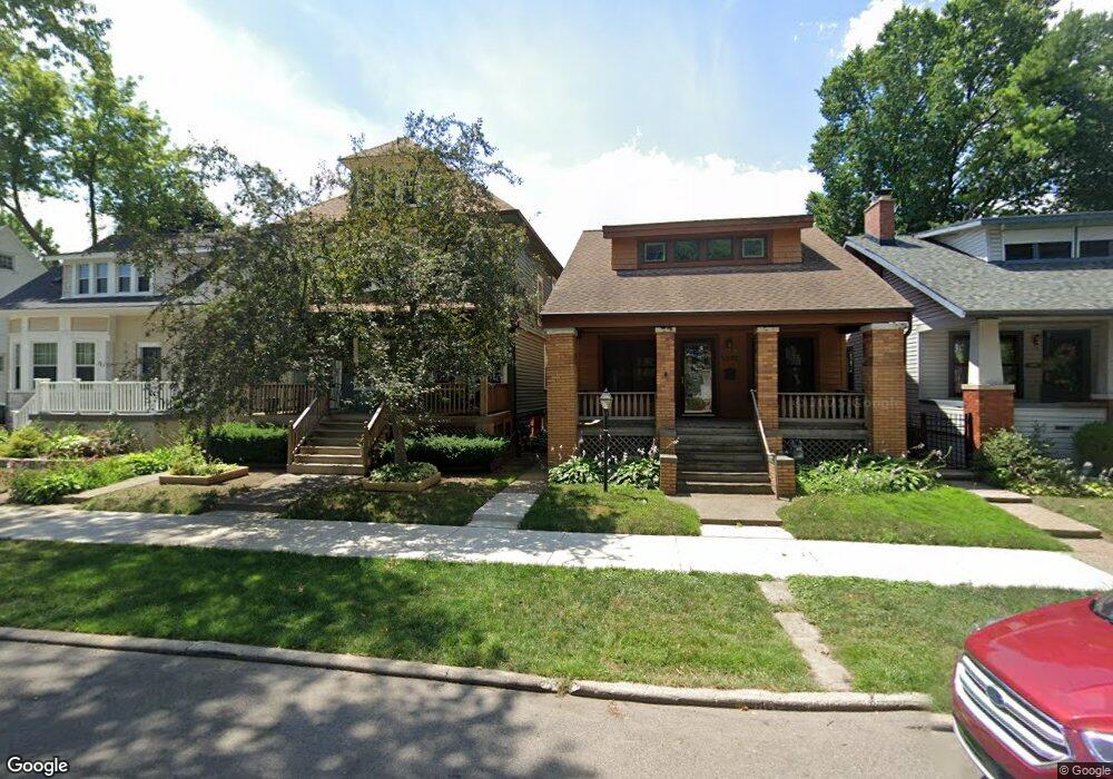 1077 Lakepointe St, Grosse Pointe Park, MI 48230 - photo 1