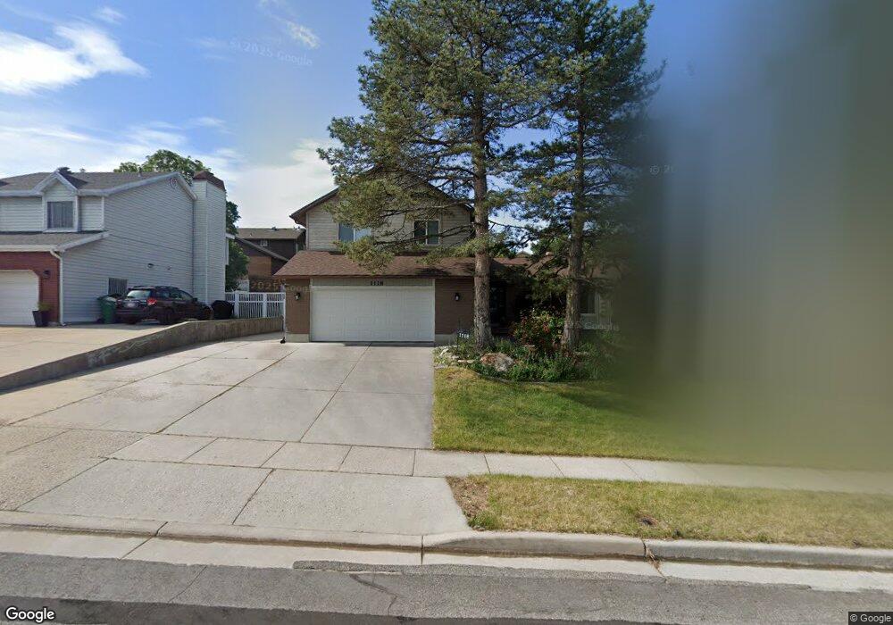 1118 E Gravel Hills Dr, Sandy, UT 84094 - photo 1