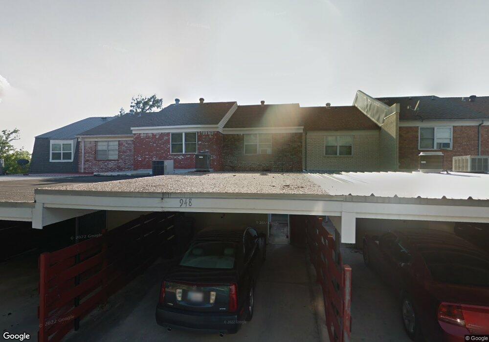 946 Manor Mall unit 5, Ardmore, OK 73401 - photo 1