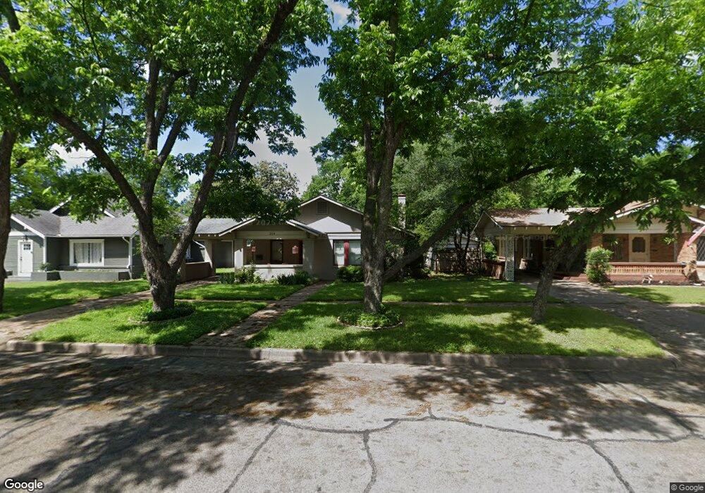 204 Bellevue Dr, Cleburne, TX 76033 - photo 1