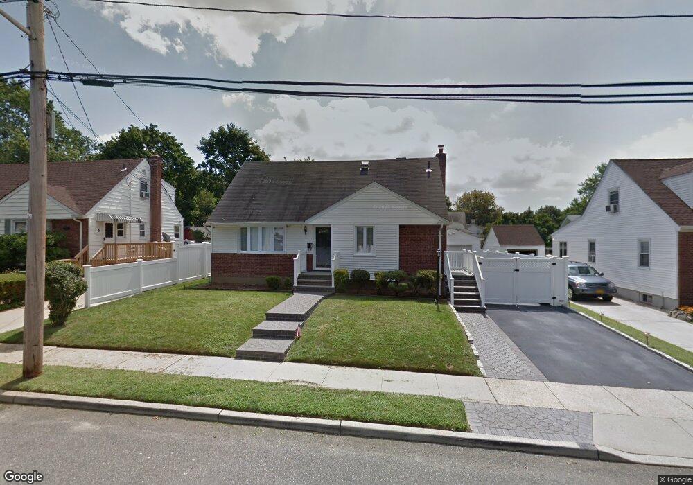 680 Themar Ct, Baldwin, NY 11510 - photo 1