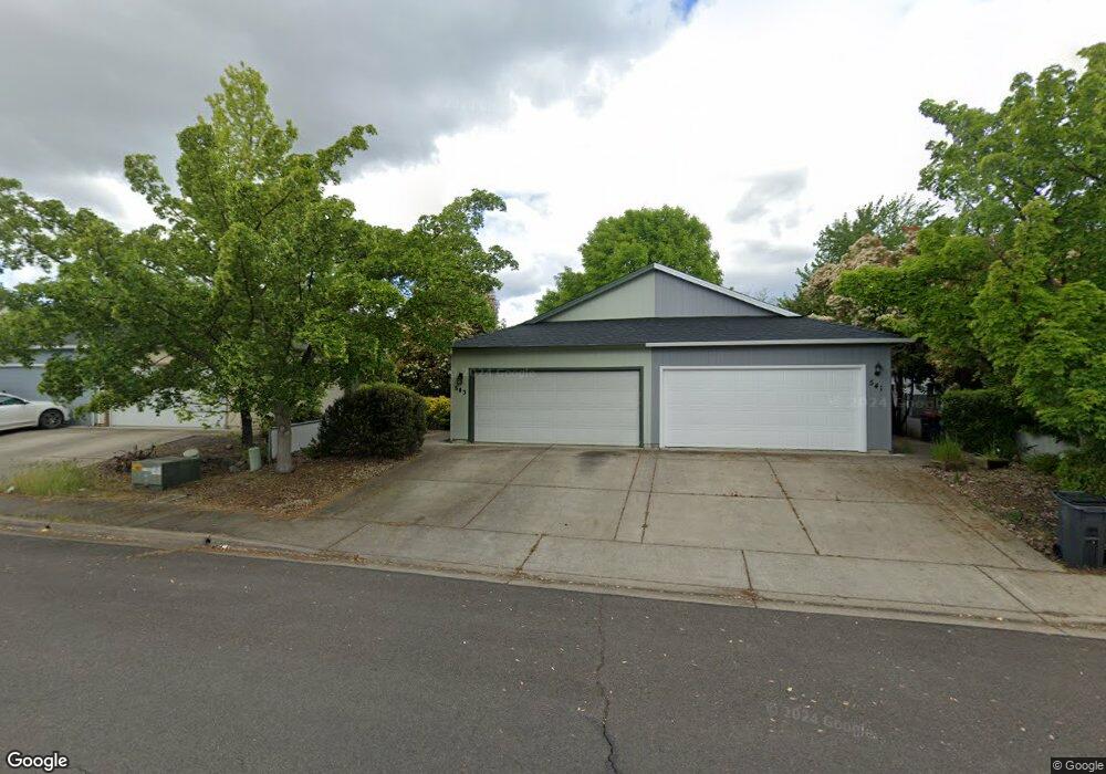 543 Mountain View Dr, Central Point, OR 97502 - photo 1