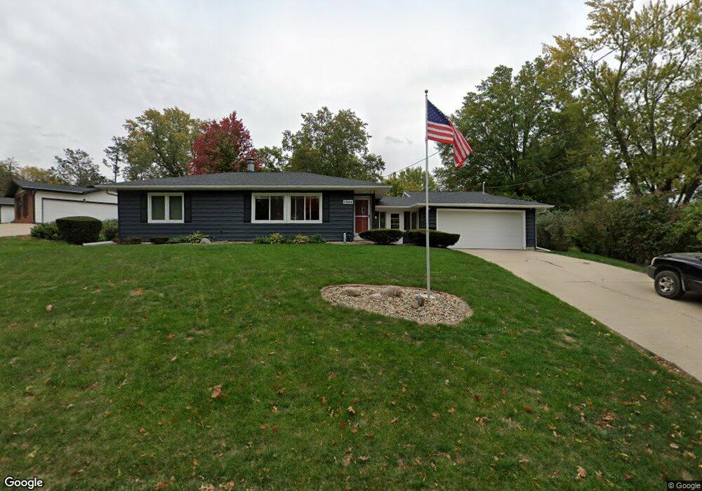 1304 W 13th St S, Newton, IA 50208 - photo 1