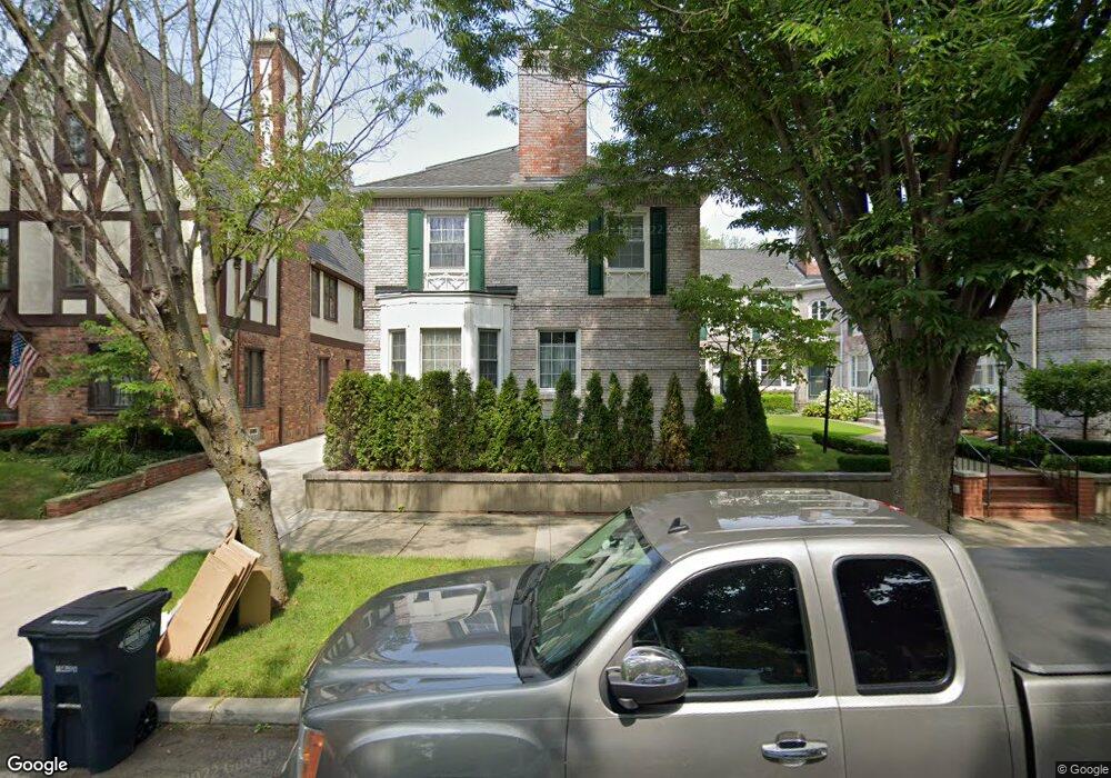 39 Cranford Ln, Grosse Pointe, MI 48230 - photo 1