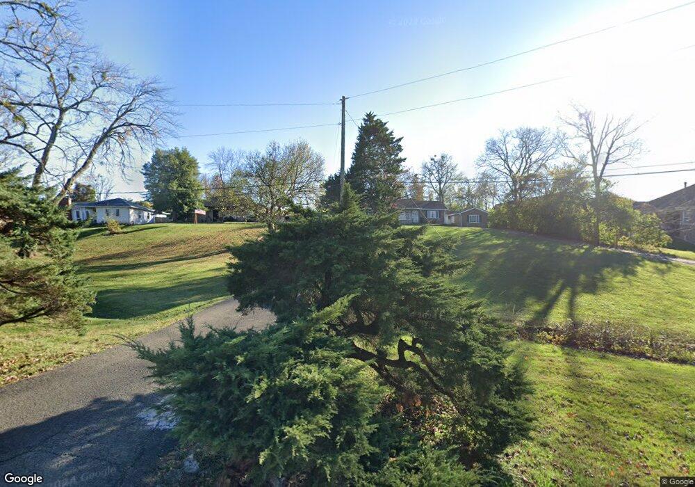8200 Hudson Ln, Louisville, KY 40291 - photo 1