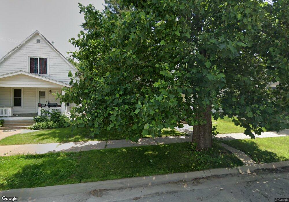 1423 N St SW, Cedar Rapids, IA 52404 - photo 1