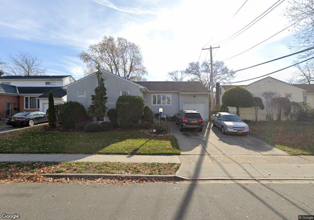 65 Cloverfield Rd S, Valley Stream, NY 11581 - photo 1