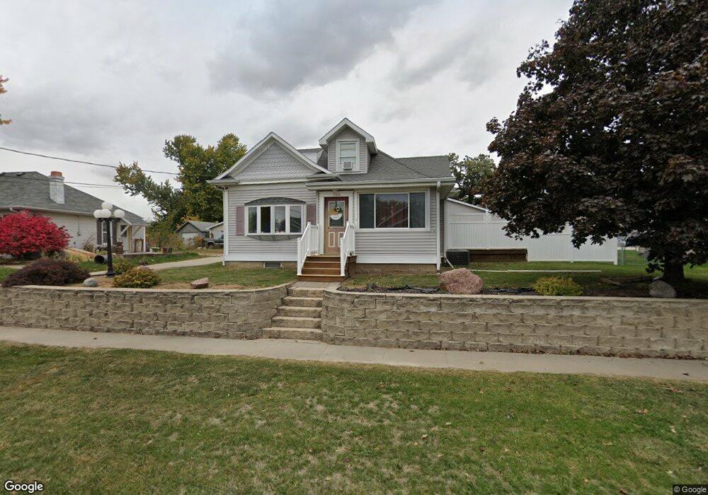 1006 S 2nd Ave W, Newton, IA 50208 - photo 1