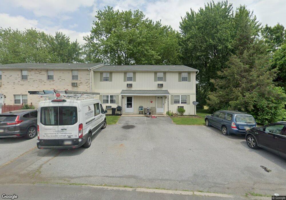 1045 Pine Grove Cir, Allentown, PA 18106 - photo 1