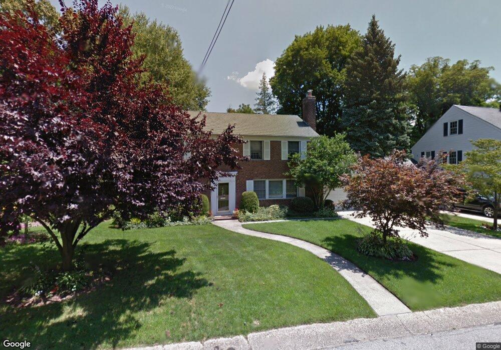 40 Stuart Place, Manhasset, NY 11030 - photo 1