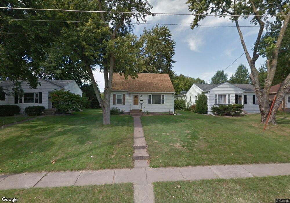 1618 Cedar St, Davenport, IA 52804 - photo 1