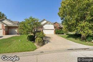 3123 N Lakecrest Cir, Wichita, KS 67205
