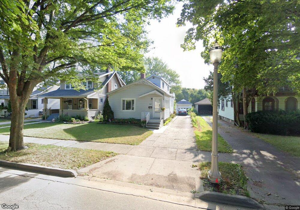 812 Cleo St, Lansing, MI 48915 - photo 1