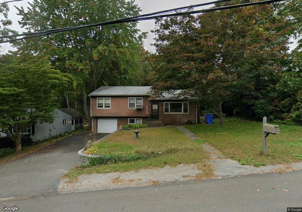 55 Piping Rock Dr, Waterbury, CT 06706 - photo 1