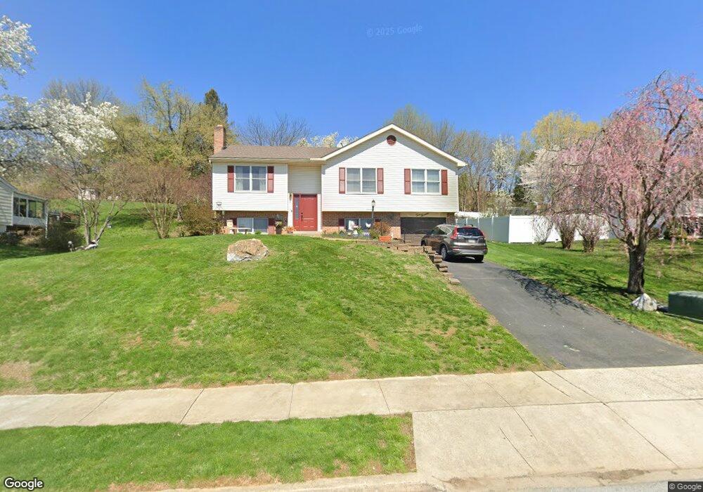 1013 Hickory Ln, Reading, PA 19606 - photo 1