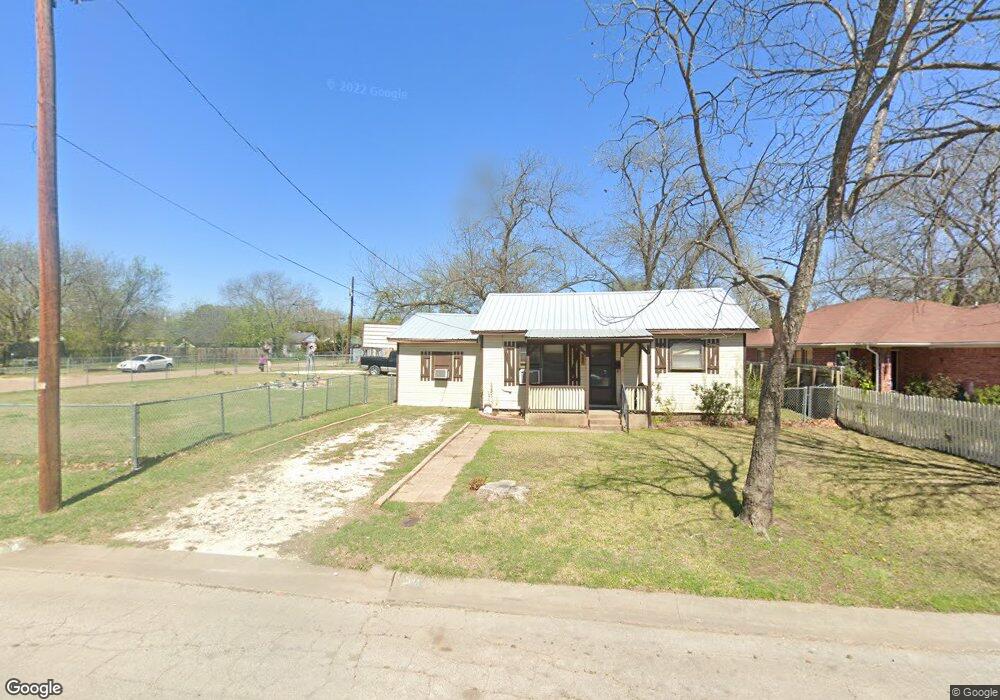 706 W Lone Star Ave, Cleburne, TX 76033 - photo 1