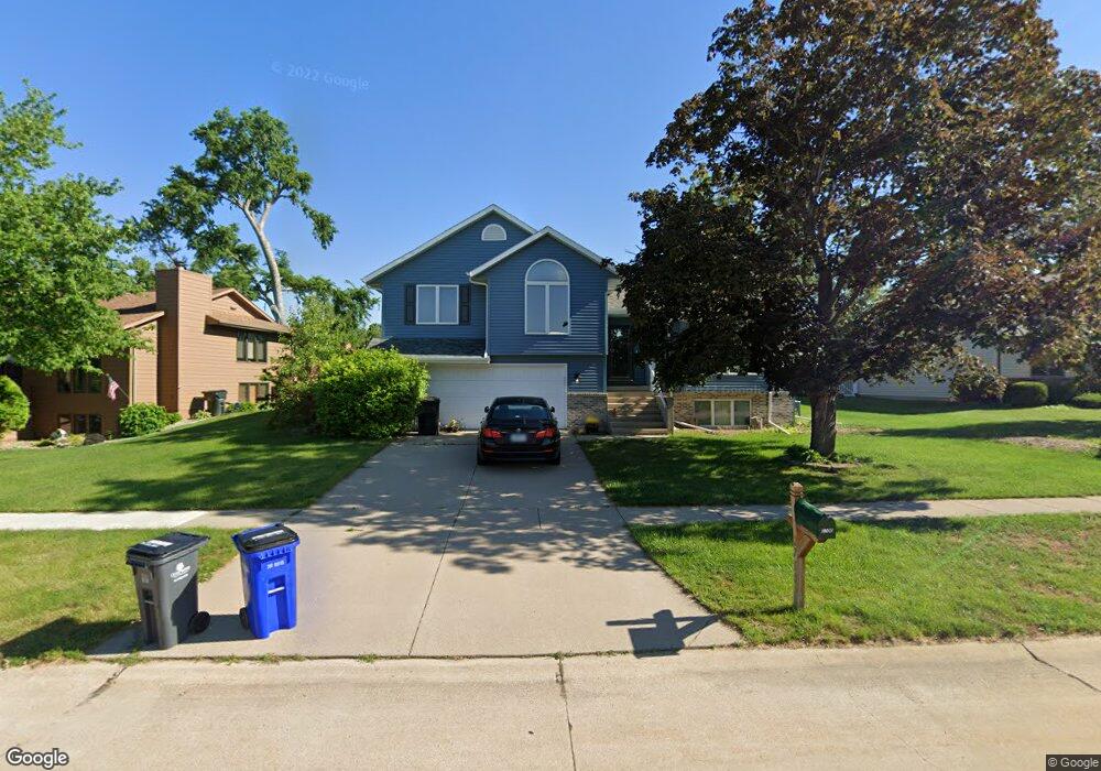 2700 Lancelot Ln NW, Cedar Rapids, IA 52405 - photo 1