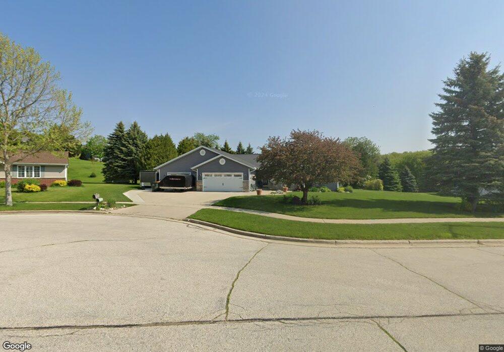 1423 Villa Park Ct, West Bend, WI 53090 - photo 1