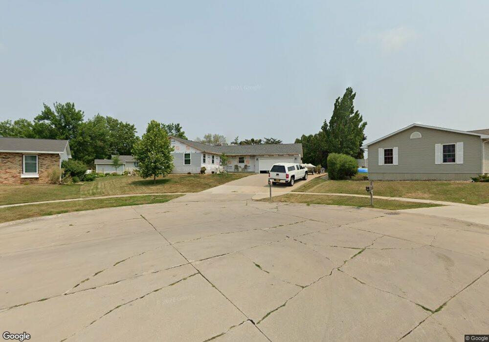 3820 Heather Ct SW, Cedar Rapids, IA 52404 - photo 1