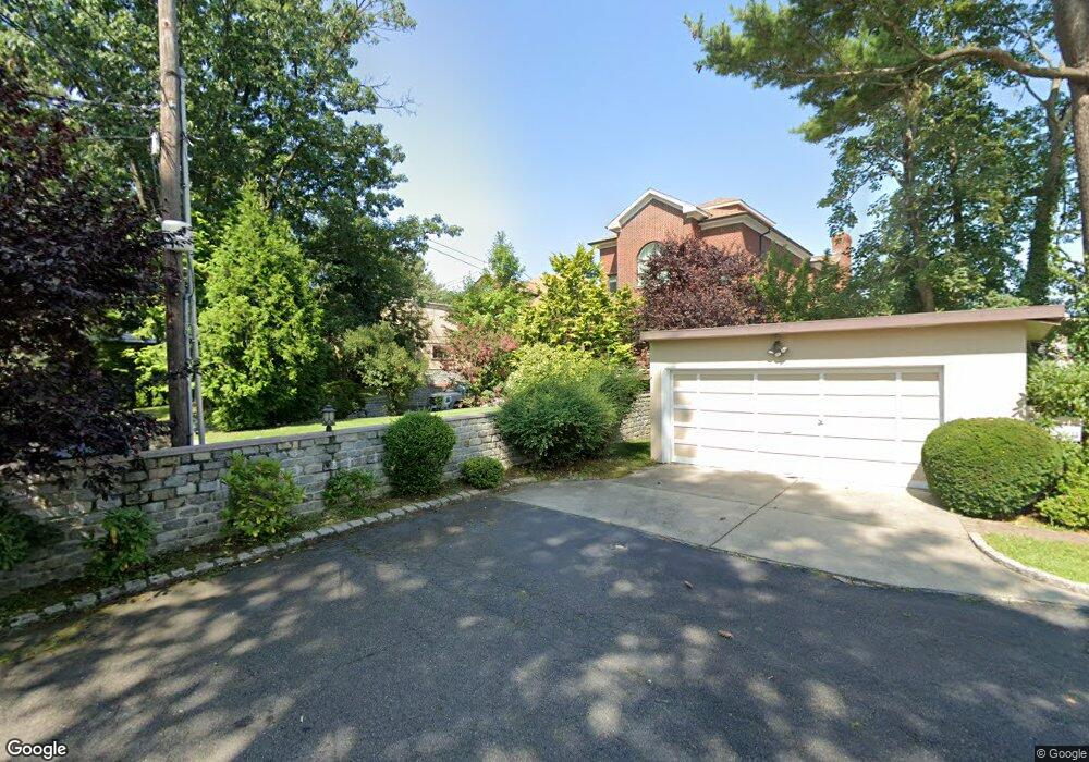 14721 Powells Cove Blvd, Flushing, NY 11357 - photo 1