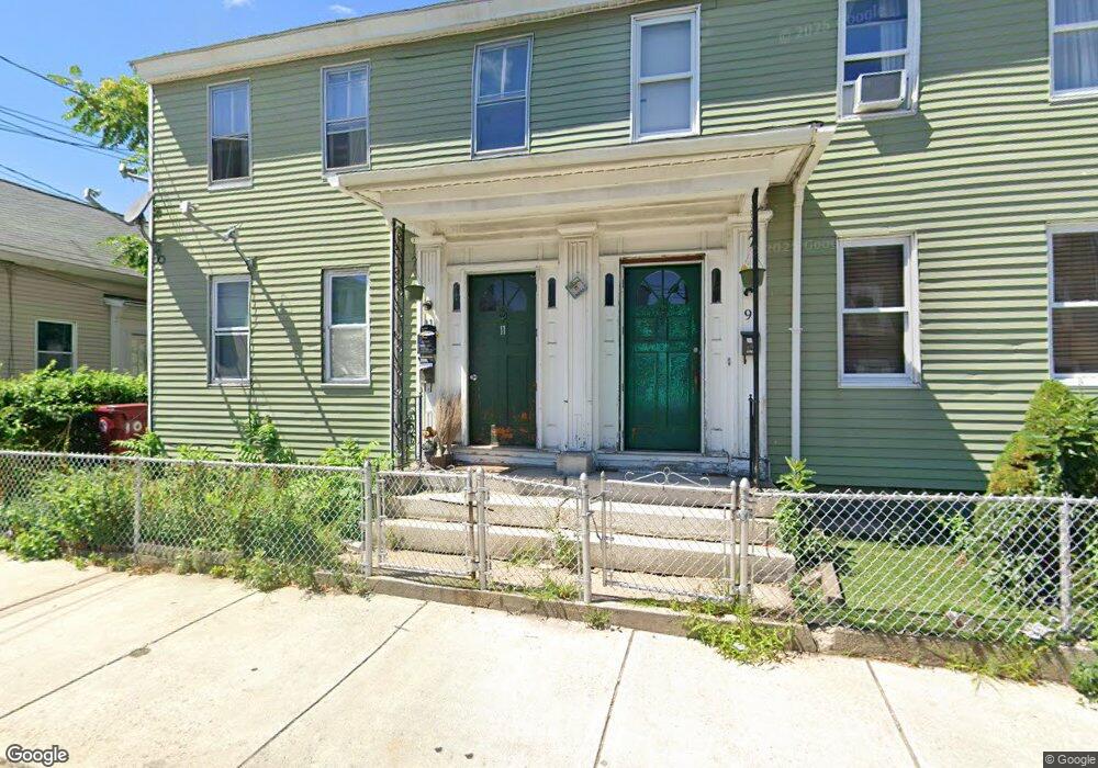 11 Elm St unit 11 elm st first floo, Lowell, MA 01852 - photo 1