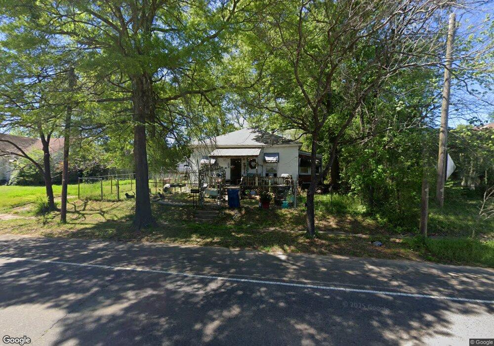 711 N Pine St, Vivian, LA 71082 - photo 1