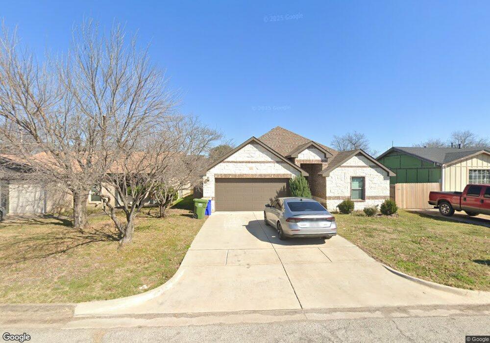 620 Hallvale Dr, White Settlement, TX 76108 - photo 1