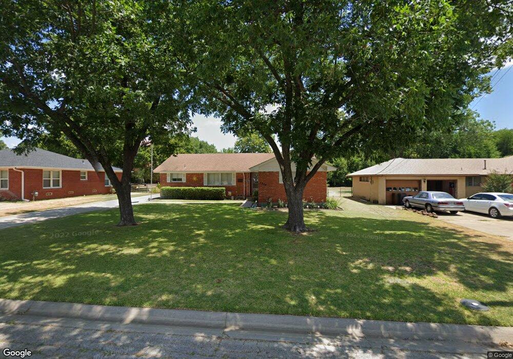 1204 Hillcrest Blvd, Gainesville, TX 76240 - photo 1