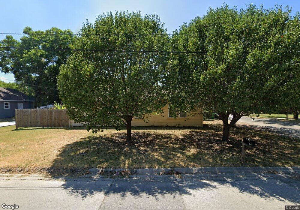 805 S Wine St, Gainesville, TX 76240 - photo 1