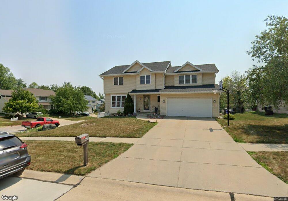 4217 Pearl Ave NW, Cedar Rapids, IA 52405 - photo 1