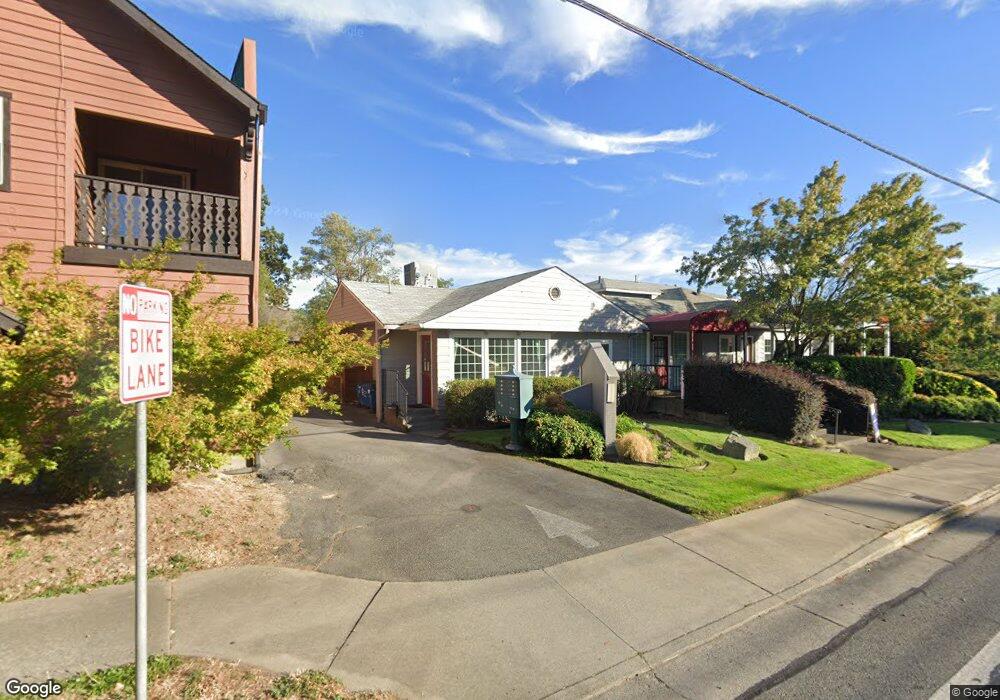 831 NE 7th St, Grants Pass, OR 97526 - photo 1