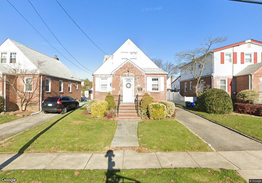 211 Hollywood Ave, Valley Stream, NY 11581 - photo 1