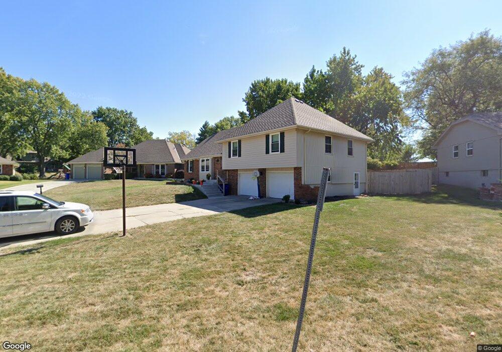 6627 Goode Dr, Shawnee, KS 66216 - photo 1