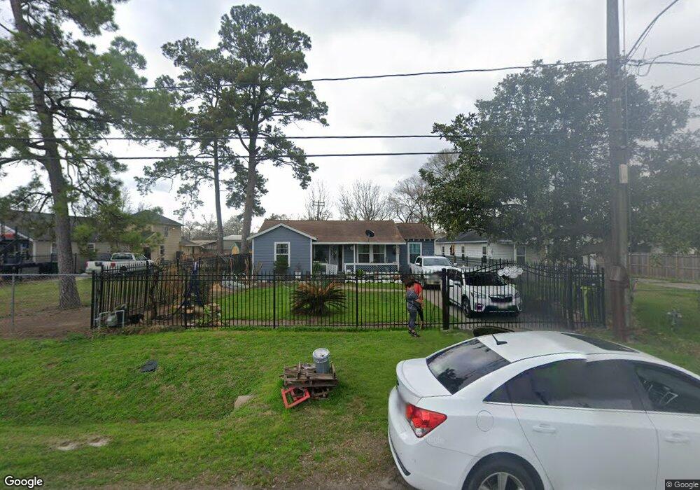 914 Duff Ln, Houston, TX 77022 - photo 1