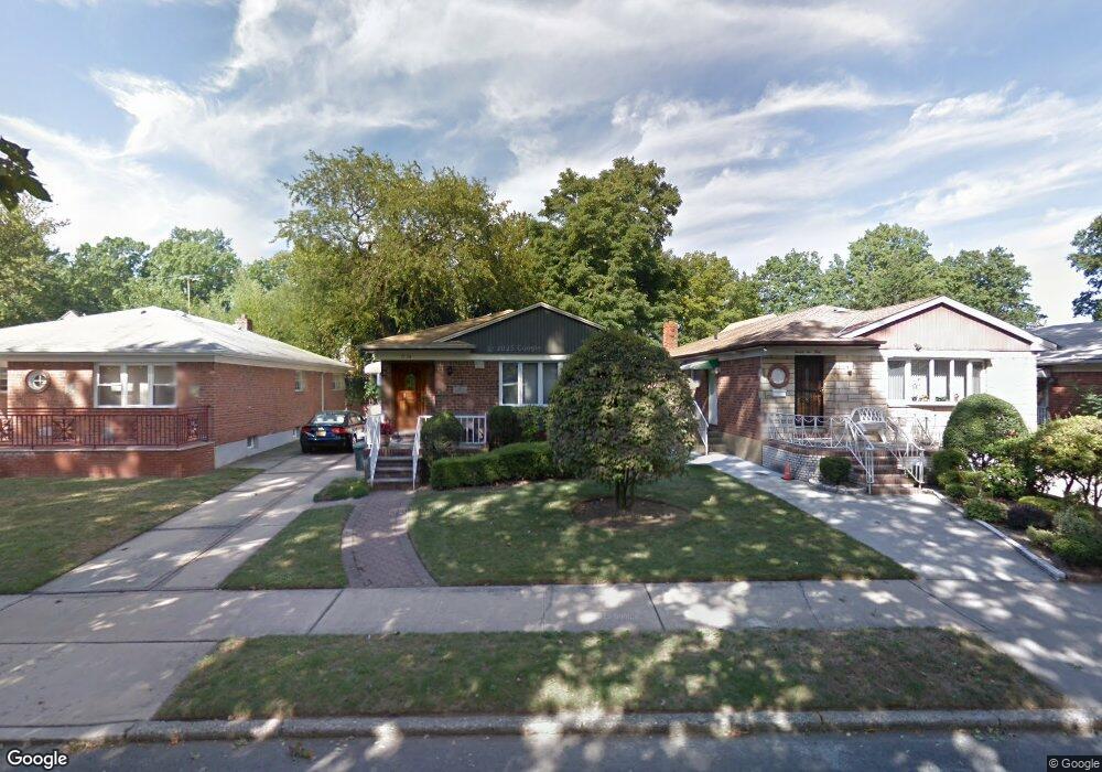 7134 169th St, Fresh Meadows, NY 11365 - photo 1