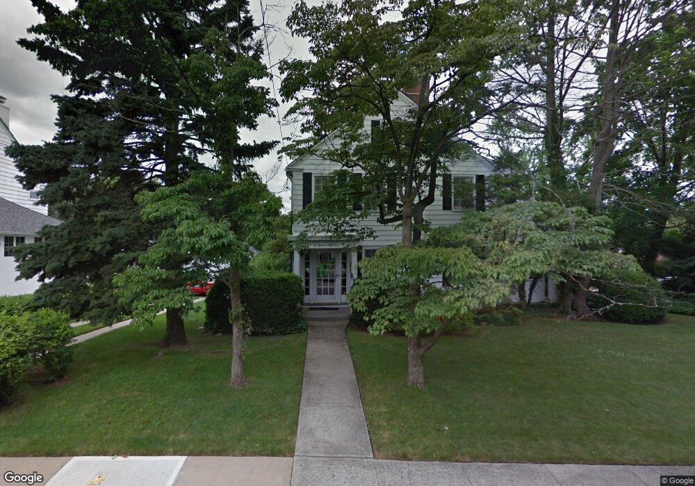 259 Hollywood Ave, Little Neck, NY 11363 - photo 1