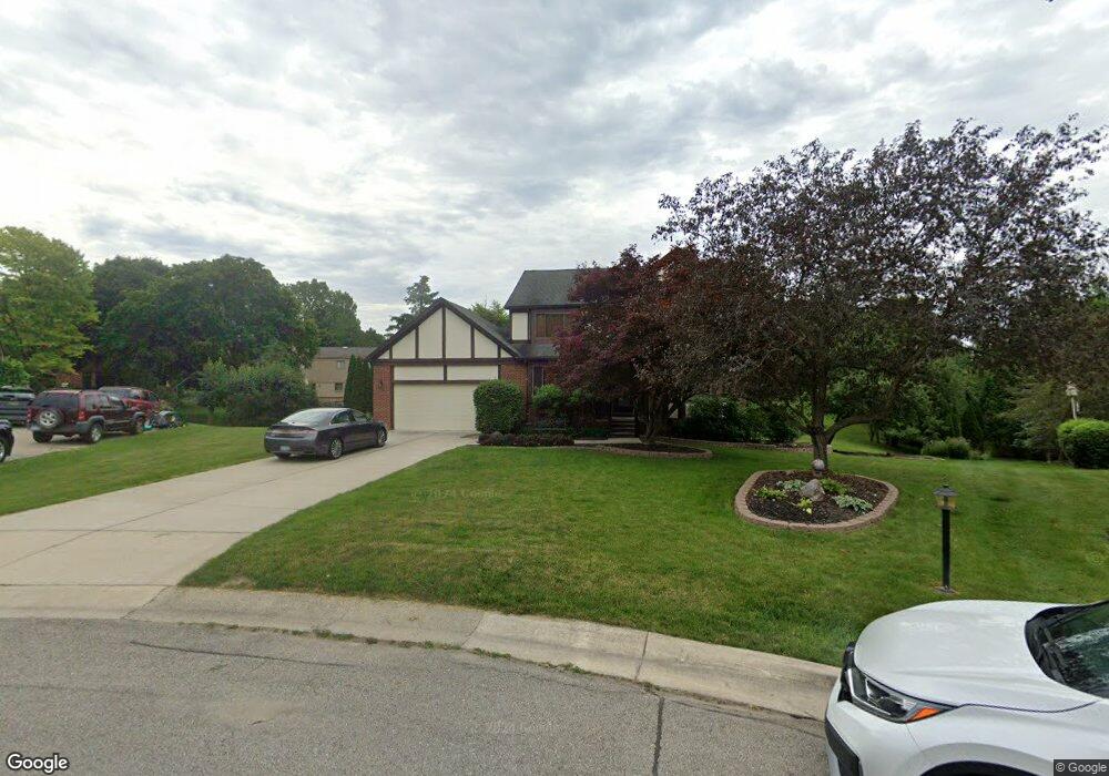 5309 Pleasant View Ct, West Bloomfield, MI 48323 - photo 1