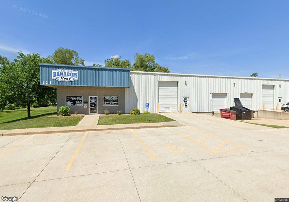 111 N Center Point Rd unit B, Hiawatha, IA 52233 - photo 1