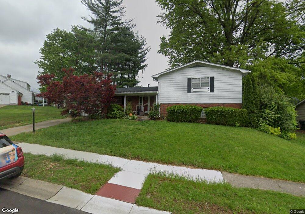 926 Castlewood Dr, New Albany, IN 47150 - photo 1