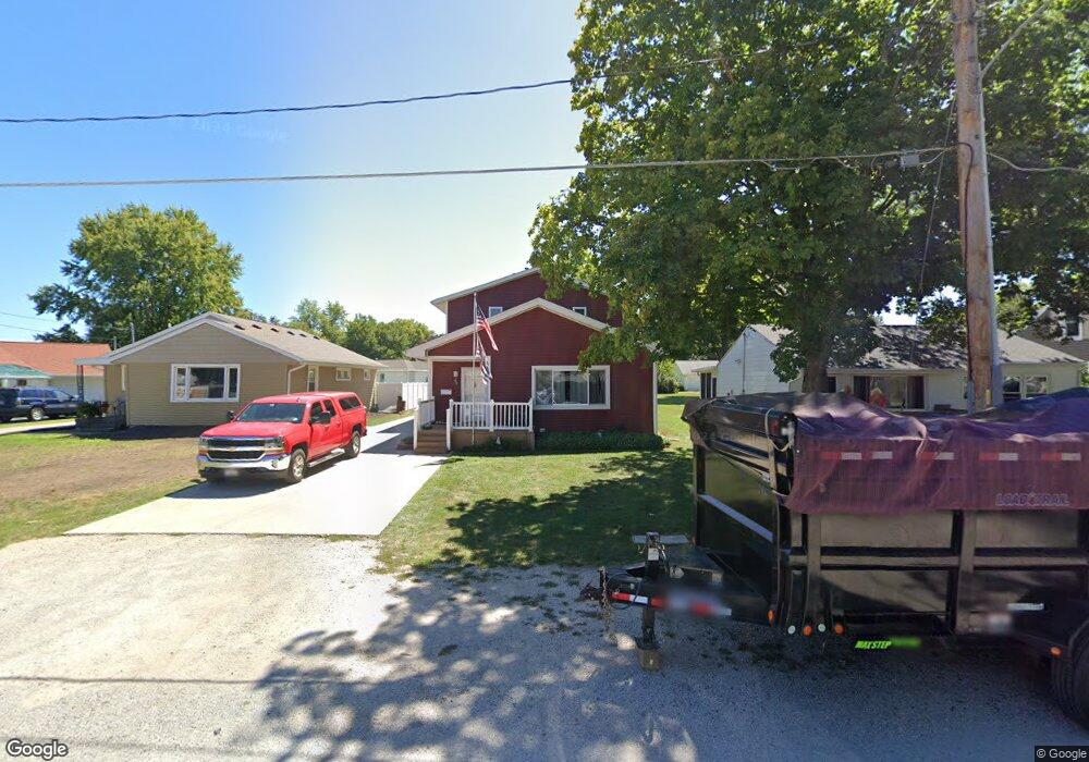 613 E Newkirk St, Tuscola, IL 61953 - photo 1