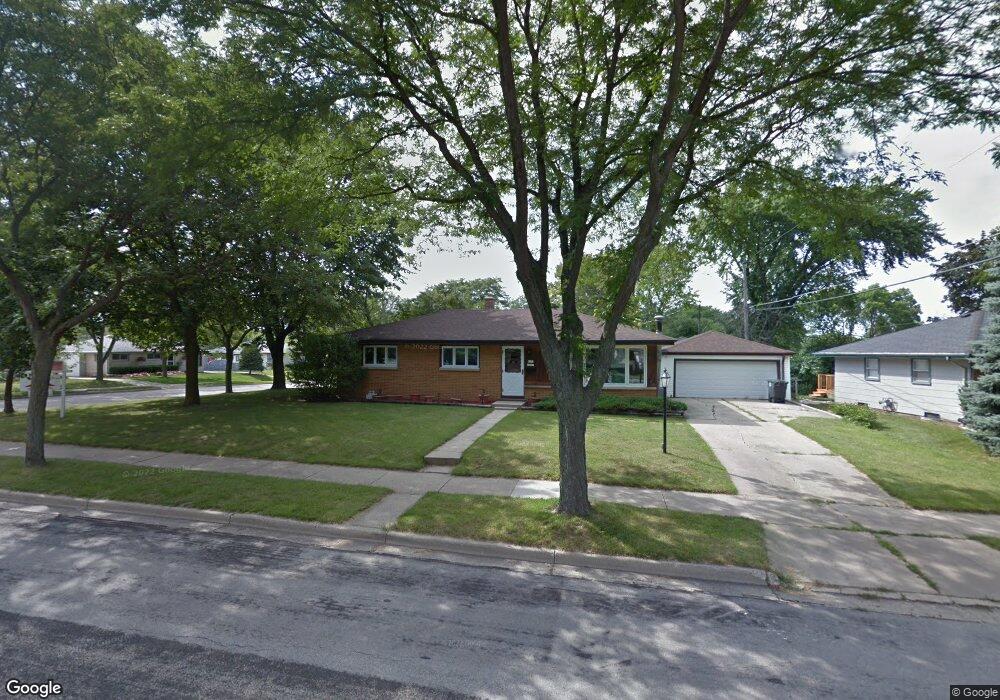 W151N8267 Thomas Dr, Menomonee Falls, WI 53051 - photo 1