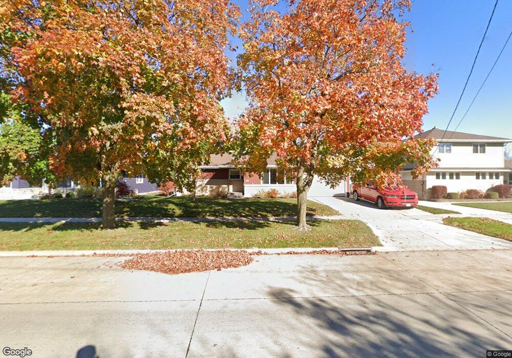 2116 Menasha Ave, Manitowoc, WI 54220 - photo 1