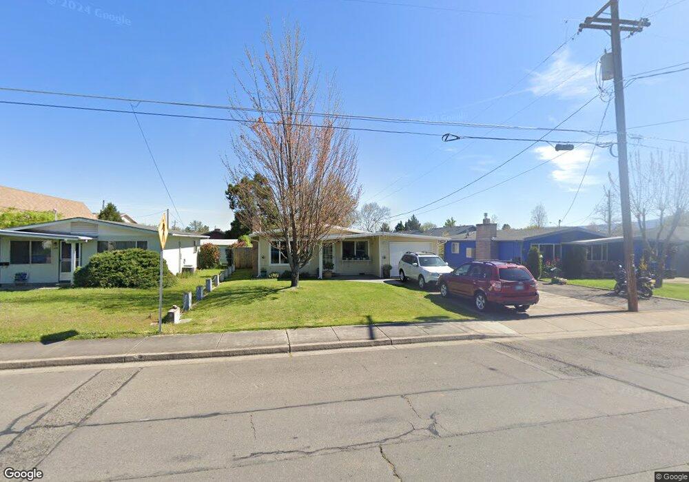 420 N 10th St, Central Point, OR 97502 - photo 1