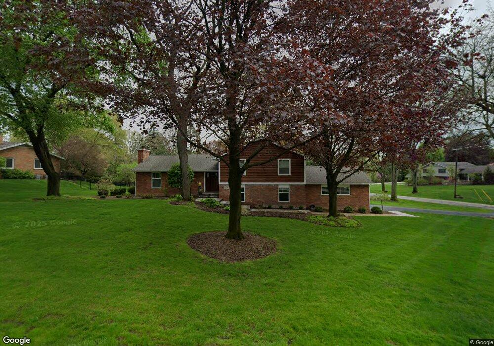 1036 Top View Rd, Bloomfield Hills, MI 48304 - photo 1